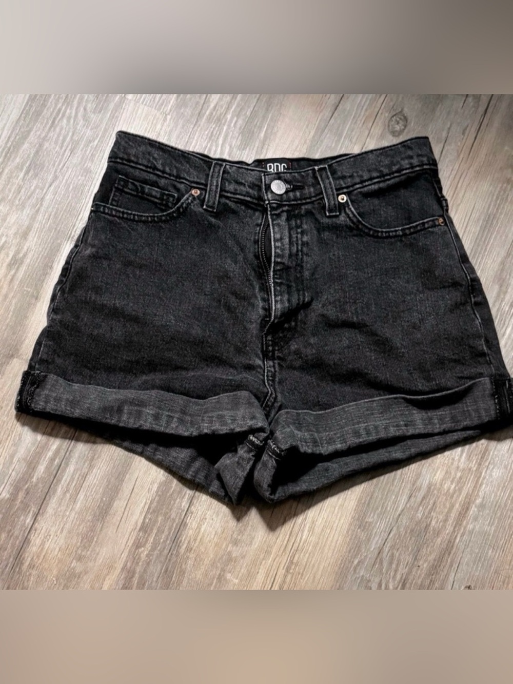 BDG High-Rise Denim Mom Shorts in Washed Black Size 27